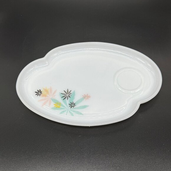 Vtg 60s Atomic Leaf Federal Glass Snack Plate Milk Glass Mary Jane MCM - Picture 6 of 10